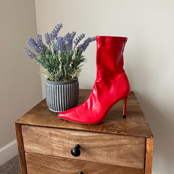 Red Heels - Picture 3 of 5